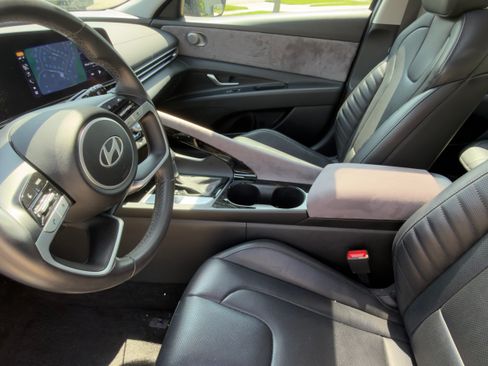Used 2025 Hyundai Elantra Limited FWD image 10