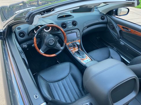 Used 2011 Mercedes-Benz SL 550 image 16