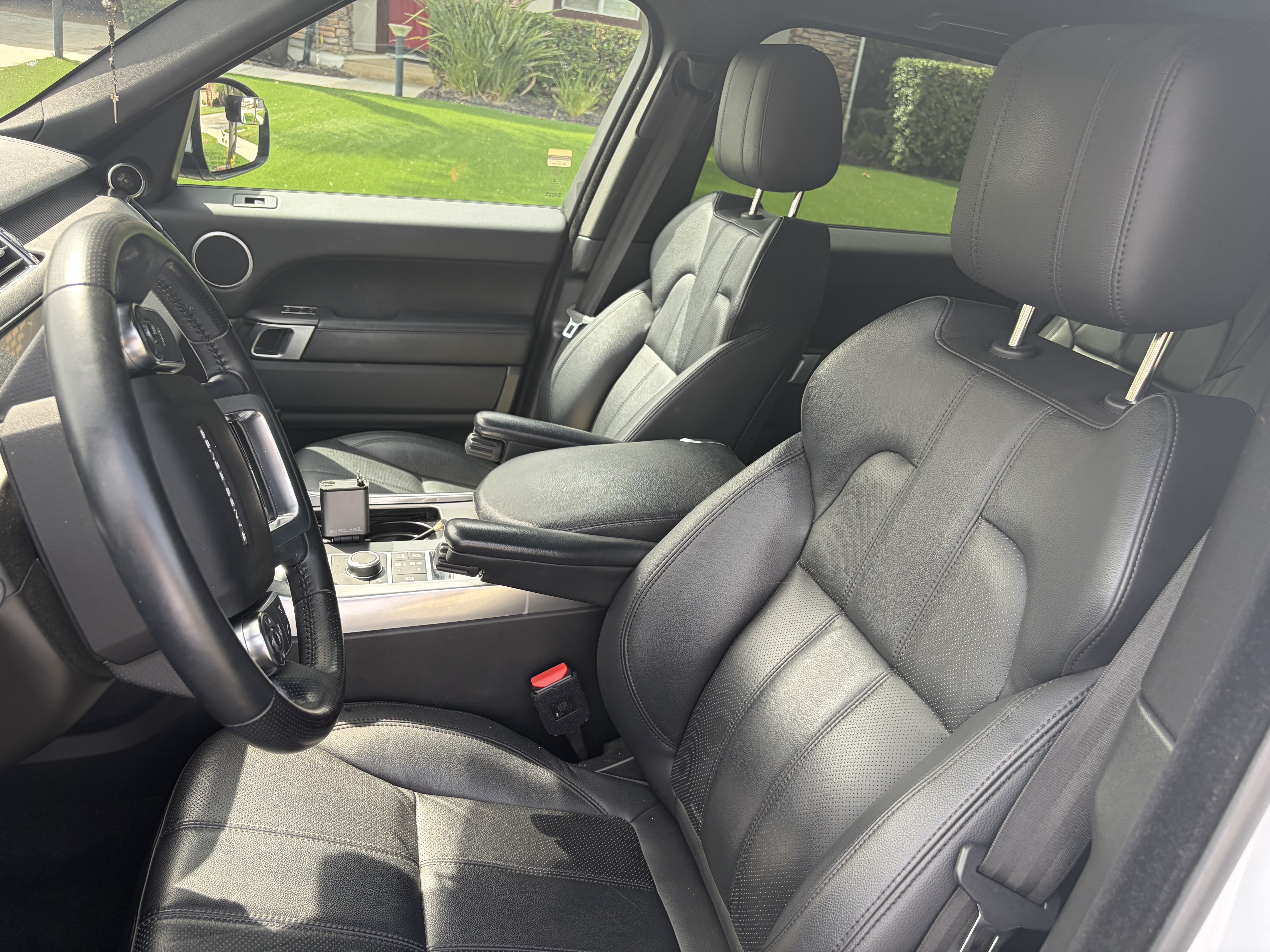 Used 2017 Land Rover Range Rover Sport SE AWD/4WD image 6