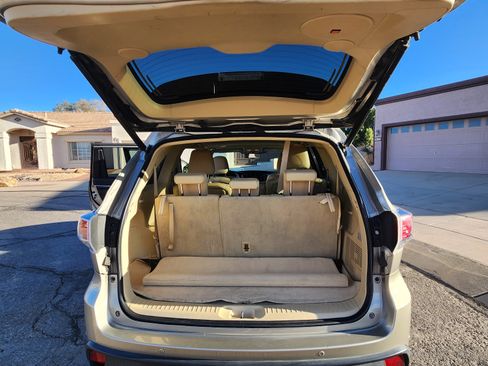 Used 2014 Toyota Highlander Limited image 12