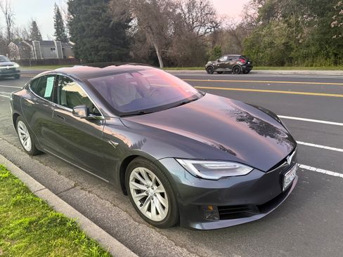 Used 2017 Tesla Model S 75D image 4