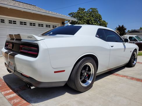 Used 2015 Dodge Challenger SRT w/ Technology Group image 8