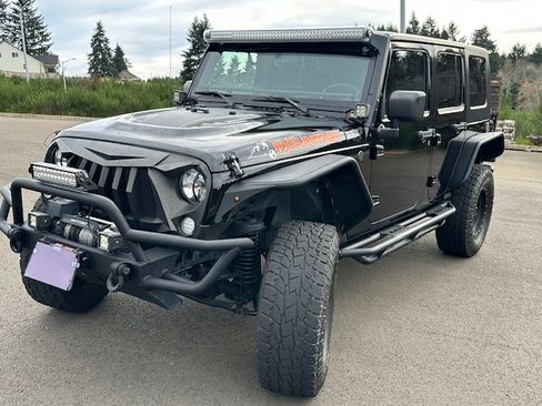 Used 2010 Jeep Wrangler Unlimited Sport image 2