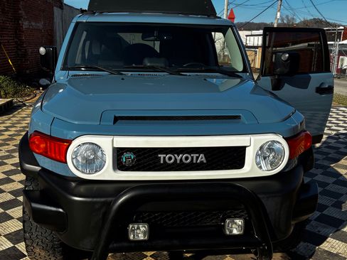 Used 2014 Toyota FJ Cruiser Sport Utility 2D w/ Trail Teams Ultimate Edition image 4