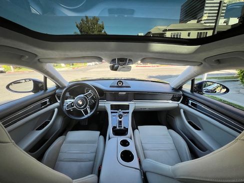 Used 2020 Porsche Panamera GTS image 10