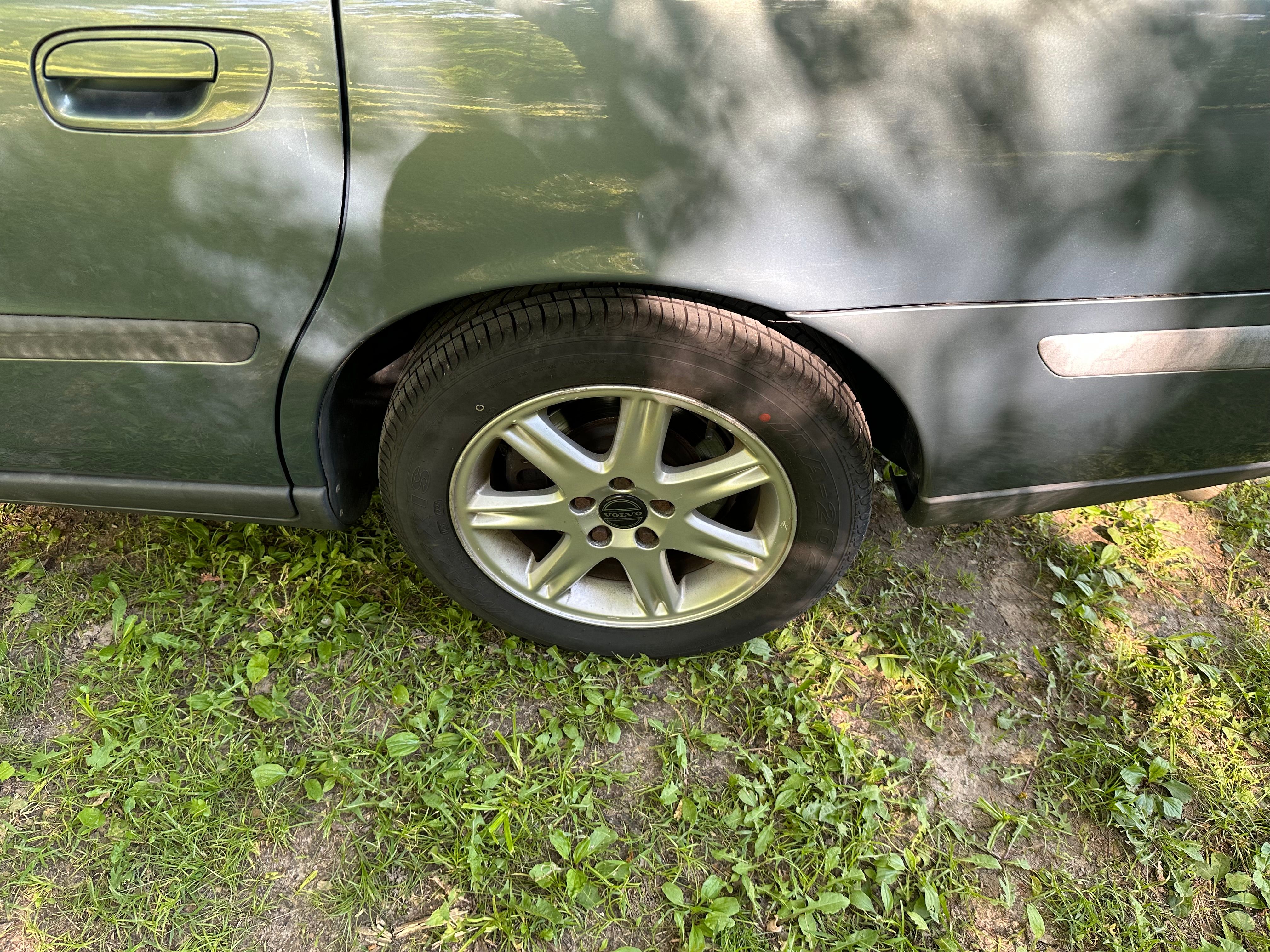 Used 2004 Volvo V70 2.5T FWD image 8