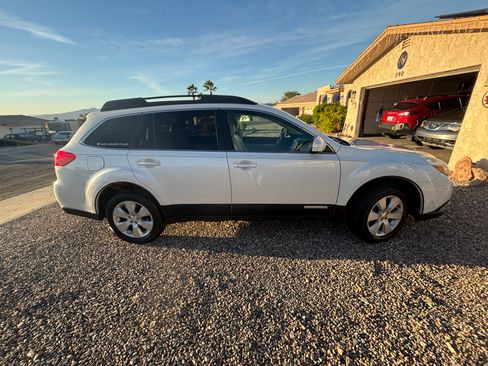 Used 2011 Subaru Outback 2.5i Premium image 2