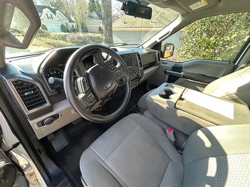 Used 2017 Ford F150 XLT image 2