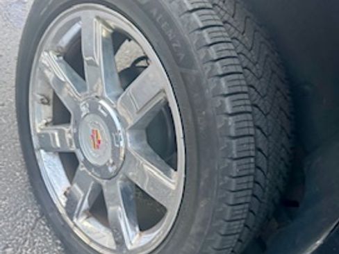 Used 2010 Cadillac Escalade Luxury image 20