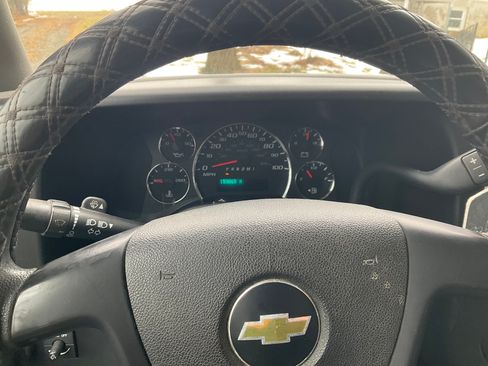 Used 2015 Chevrolet Express 2500 image 17