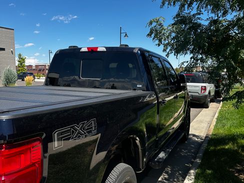 Used 2022 Ford F250 Lariat w/ Black Appearance Package AWD/4WD image 9