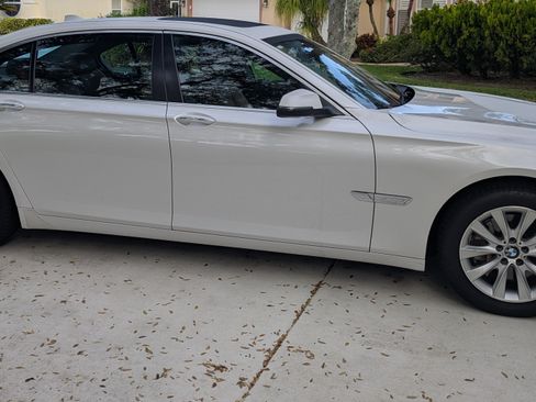 Used 2015 BMW 740Li xDrive image 2