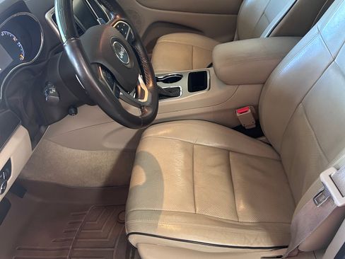 Used 2017 Jeep Grand Cherokee Overland image 18