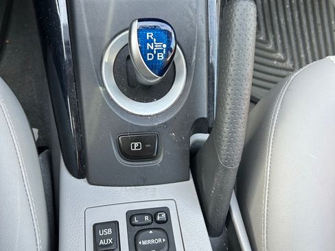 Used 2014 Toyota RAV4 EV FWD image 4