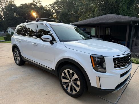 Used 2020 Kia Telluride S w/ S 8 Passenger Seating Package FWD image 4