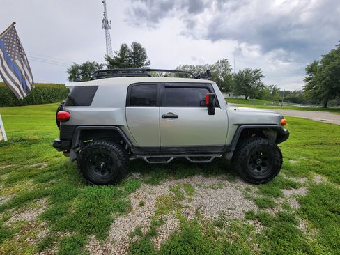 Used 2010 Toyota FJ Cruiser 4WD image 4