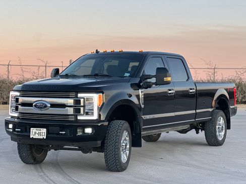 Used 2019 Ford F350 Limited image 1
