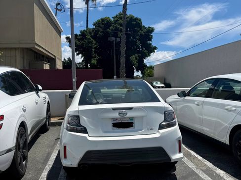 Used 2014 Scion tC FWD image 2
