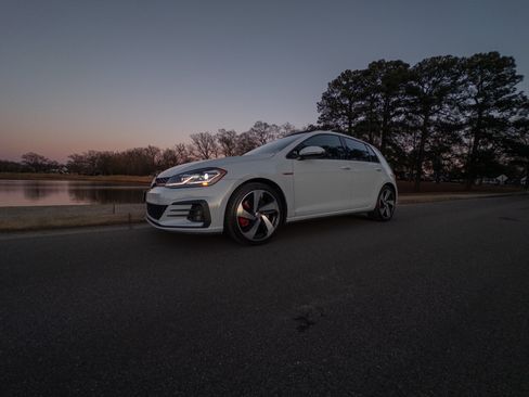 Used 2019 Volkswagen GTI SE image 5