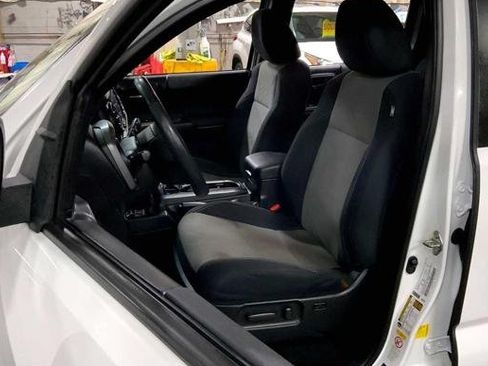 Used 2020 Toyota Tacoma TRD Off-Road w/ Technology Package image 10