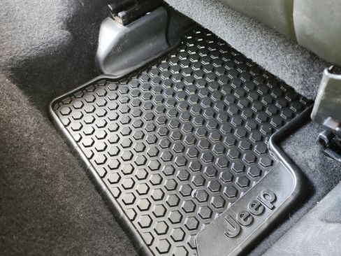 Used 2016 Jeep Renegade Trailhawk w/ Premium Trailhawk Package image 17