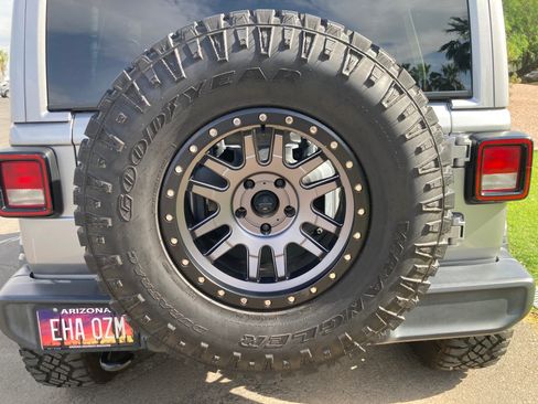 Used 2020 Jeep Wrangler Unlimited Sahara w/ Uconnect 4C Nav & Sound Group image 10