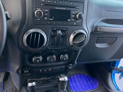 Used 2016 Jeep Wrangler Sport image 18