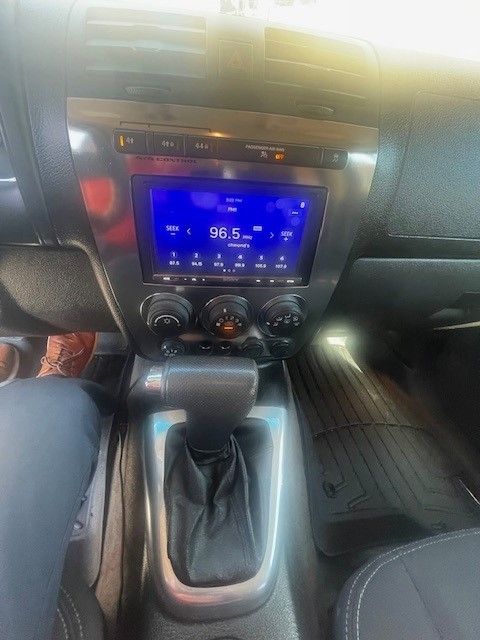 Used 2010 HUMMER H3 AWD/4WD image 16