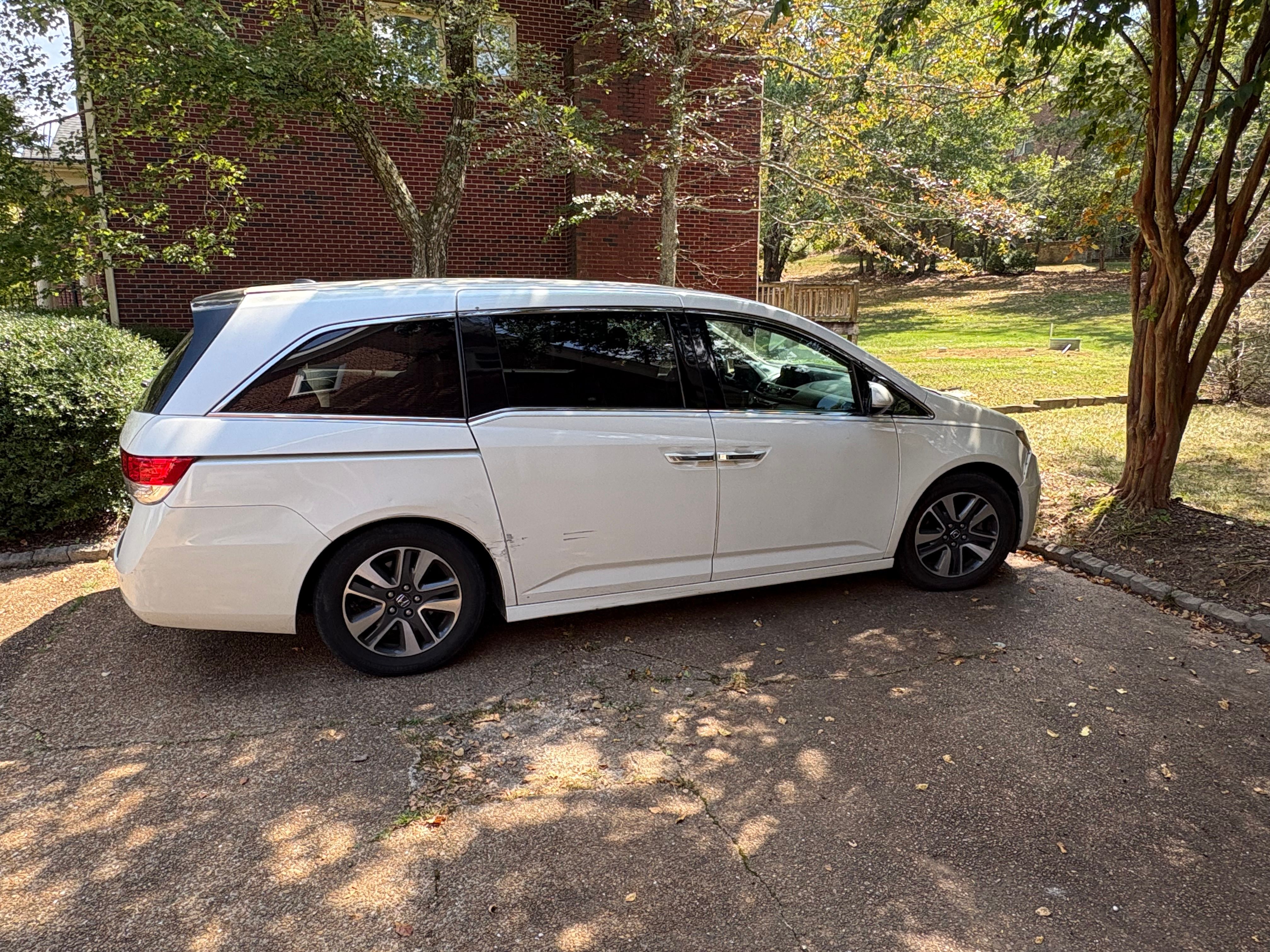 Used 2014 Honda Odyssey Touring Elite image 1