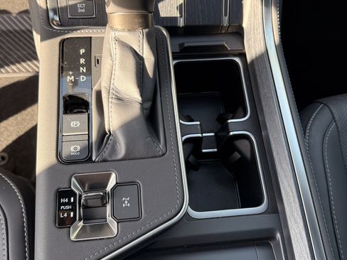 Used 2024 Lexus GX 550 w/ Accessory Package (Z1) AWD/4WD image 26