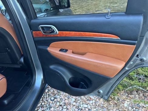 Used 2011 Jeep Grand Cherokee Overland image 20