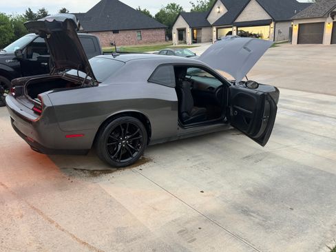 Used 2018 Dodge Challenger SXT w/ Blacktop Package RWD image 5