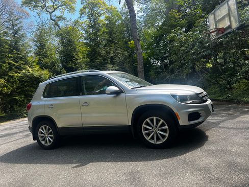 Used 2017 Volkswagen Tiguan Wolfsburg Edition AWD/4WD image 2