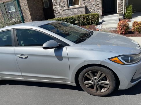 Used 2018 Hyundai Elantra SEL FWD image 2