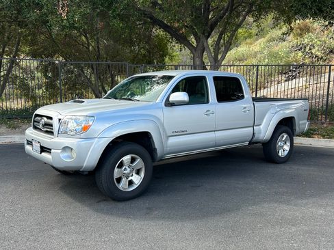 Used 2007 Toyota Tacoma PreRunner RWD image 2