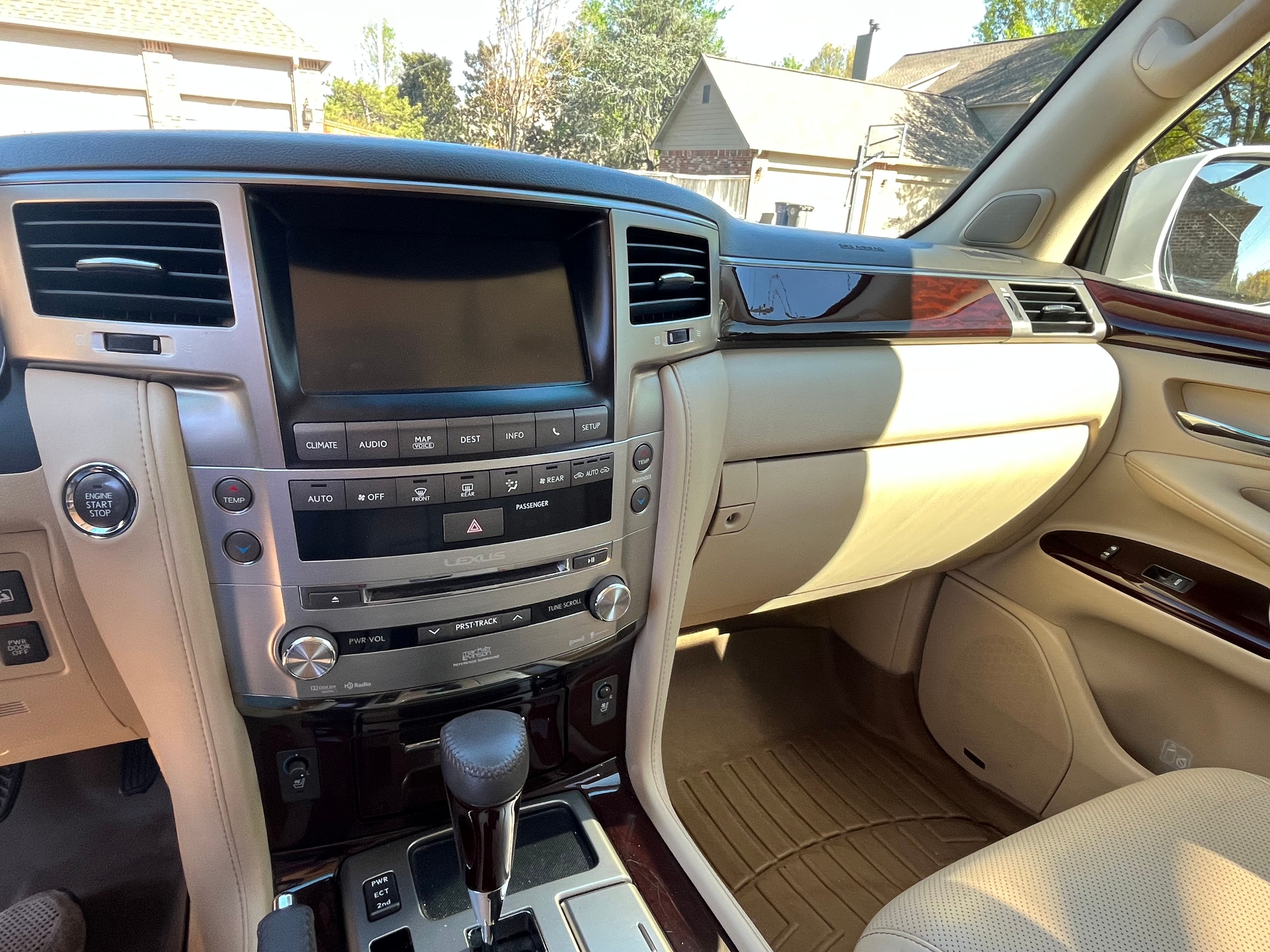 Used 2015 Lexus LX 570 4WD image 9