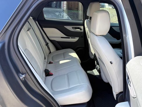Used 2017 Jaguar F-PACE Prestige image 19
