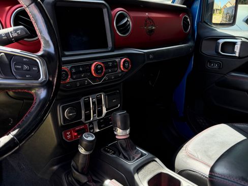Used 2020 Jeep Gladiator Rubicon AWD/4WD image 12