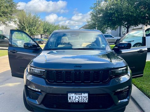 Used 2025 Jeep Grand Cherokee Limited w/ Luxury Tech Group II AWD/4WD image 4