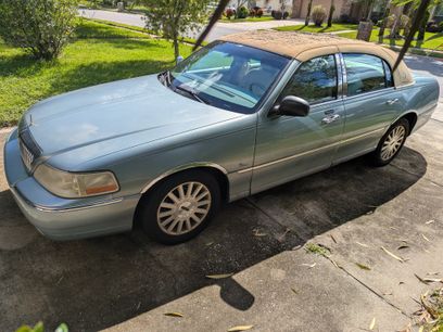 Used 2004 Lincoln Town Car Signature