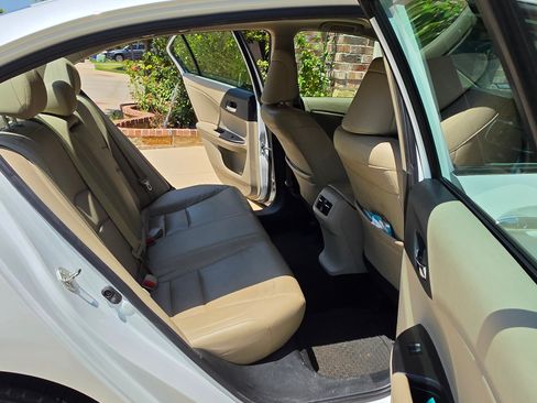 Used 2015 Honda Accord Touring image 9