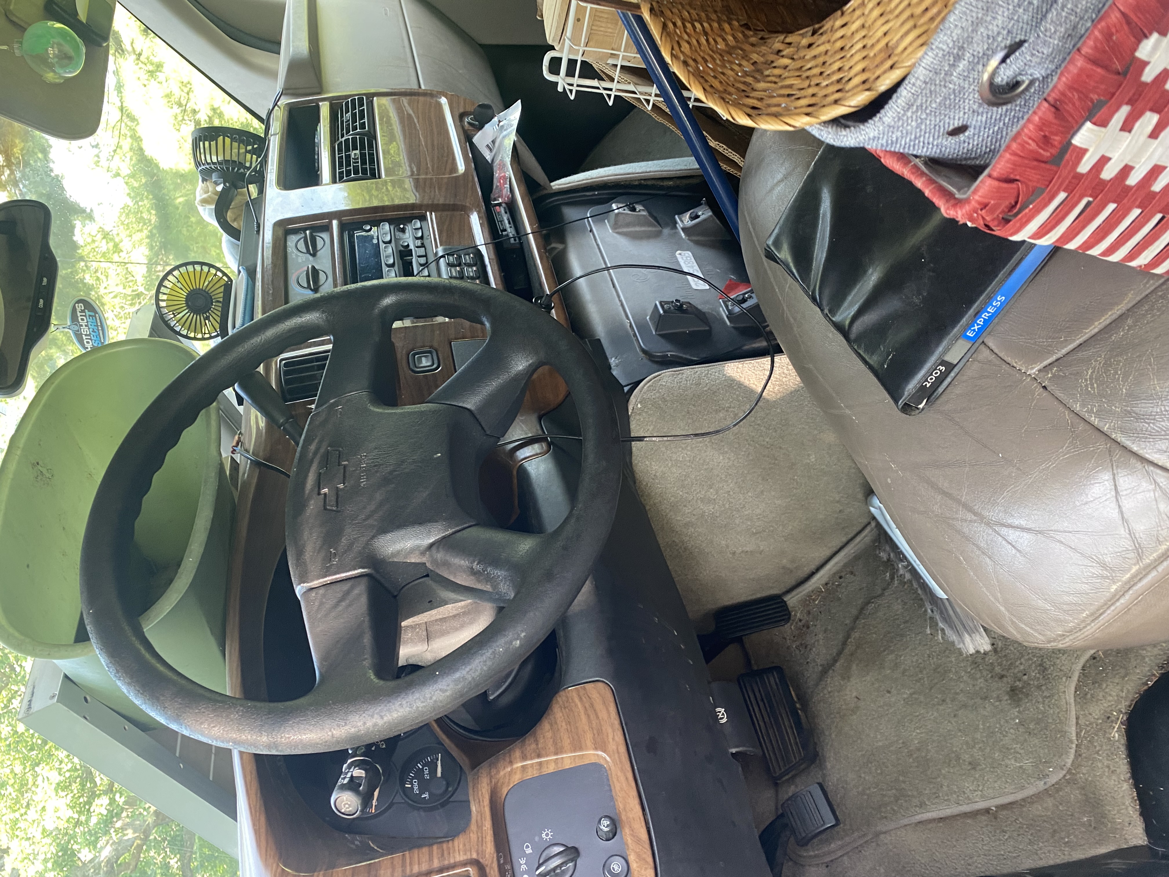 Used 2003 Chevrolet Express 1500 w/ Preferred Equipment Group 4 RWD image 9