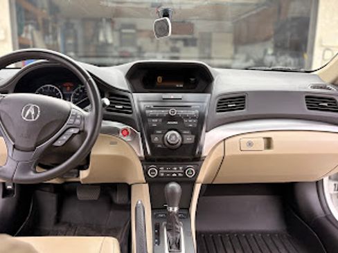 Used 2018 Acura ILX image 9