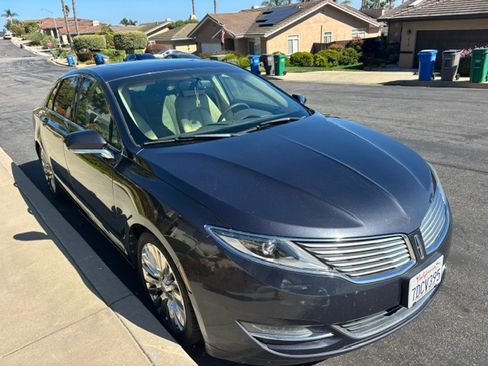 Used 2013 Lincoln MKZ FWD image 4