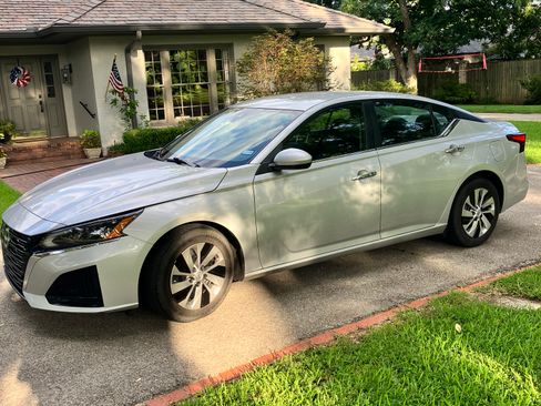 Used 2023 Nissan Altima 2.5 S FWD image 2