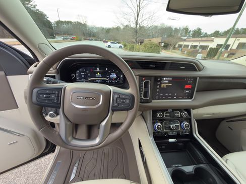 Used 2023 GMC Yukon Denali image 11