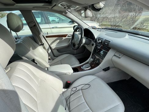 Used 2005 Mercedes-Benz C 320 4MATIC Sedan image 9