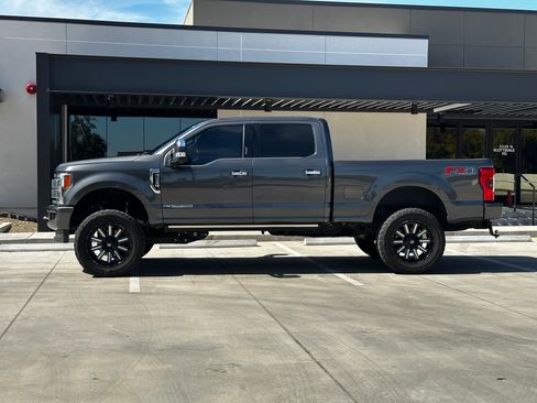 Used 2019 Ford F250 Platinum w/ Platinum Ultimate Package image 5