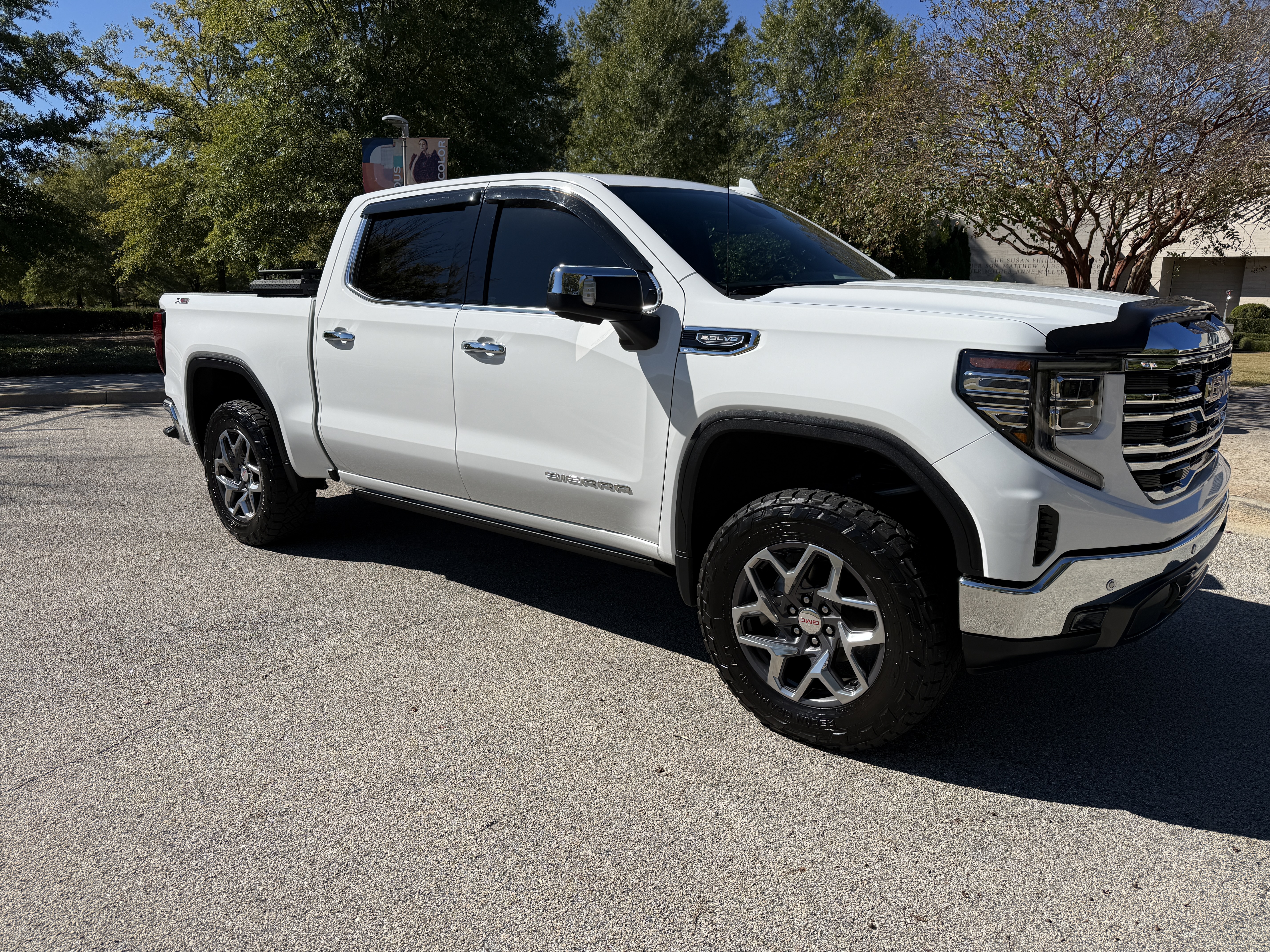 Used 2022 GMC Sierra 1500 SLT w/ SLT Premium Plus Package AWD/4WD image 1