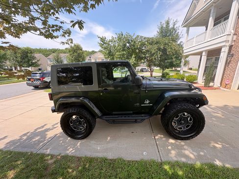 Used 2010 Jeep Wrangler Sahara AWD/4WD image 6
